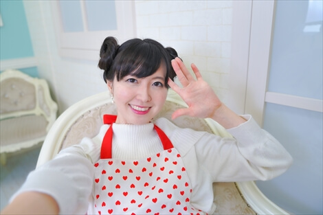 スタジオ撮影での女性プロフィール写真サンプル5