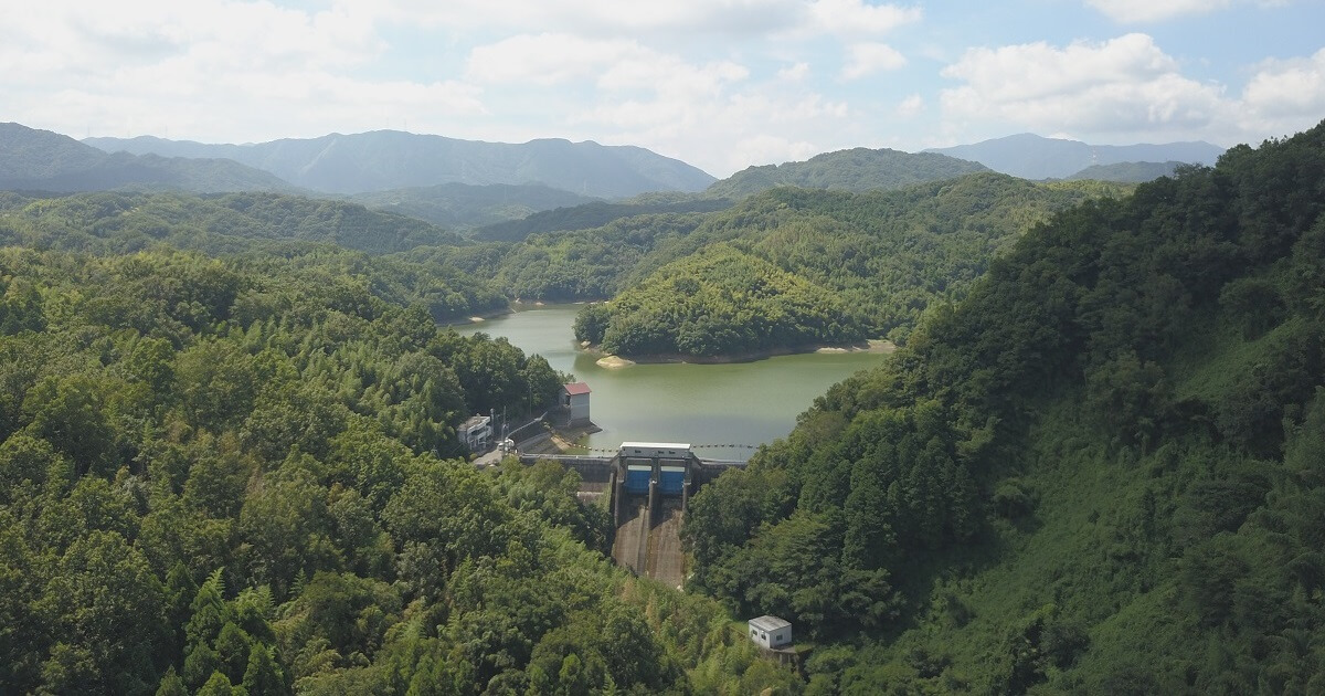 制作実績：ダム建築現場の3DCG合成フォトモンタージュ用の空撮写真のサムネイル画像